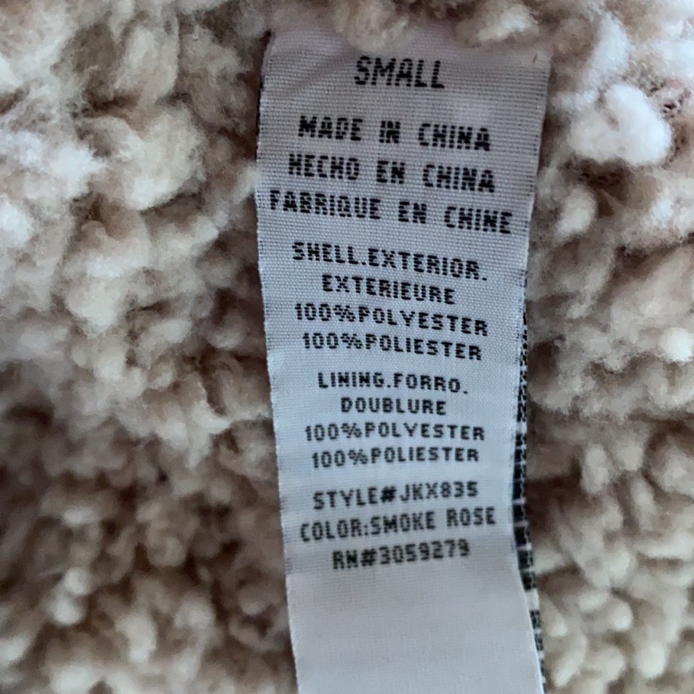 Thread + Supply Vest - Picture 5 of 5